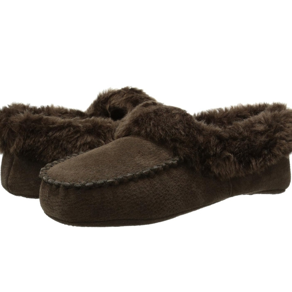 Women's size 7 Lamo suede slippers